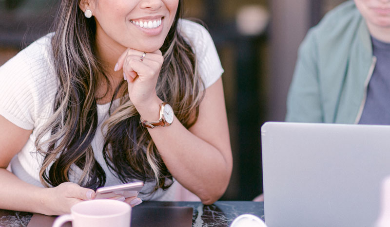 人事庶務交給專業的人資系統，零食的事交給歪國零食嘴