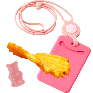 歪國零食嘴首頁頁面元素、波浪洋芋片、粉紅色小熊軟糖、紛紅色證件套